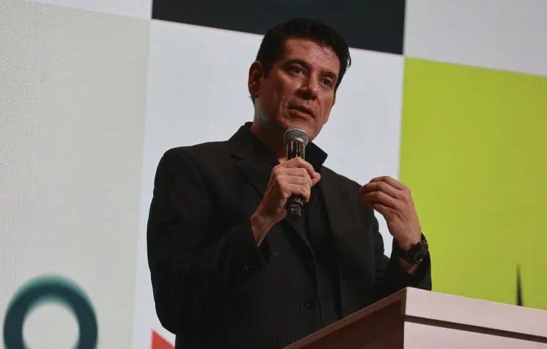 El constitucionalista Mauricio Gaona participó en un diálogo sobre elecciones y riesgos institucionales en la Universidad EIA. FOTO: Manuel Saldarriaga Quintero.