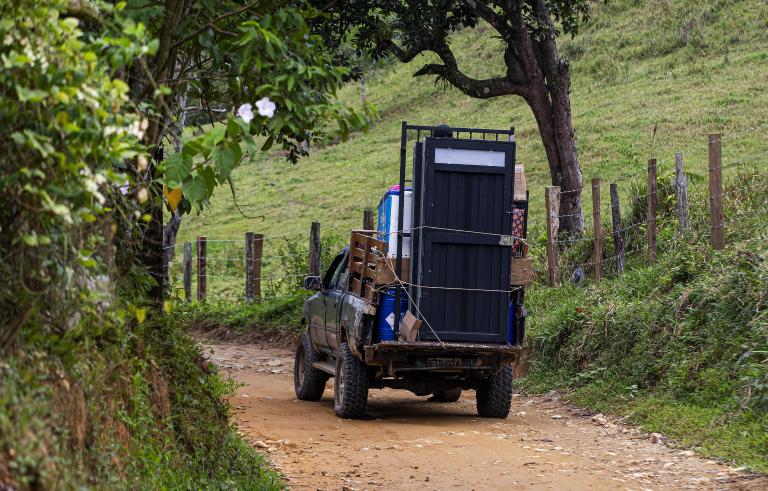 En días recientes miles de personas han tenido que huir de sus hogares en los municipios de Briceño, Anorí y Tarazá. FOTO: Julio César Herrera. Archivo El Colombiano