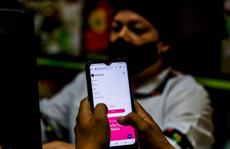 Pagos al comercio con la aplicación financiera Nequi. FOTO: Jaime Pérez Munévar.
