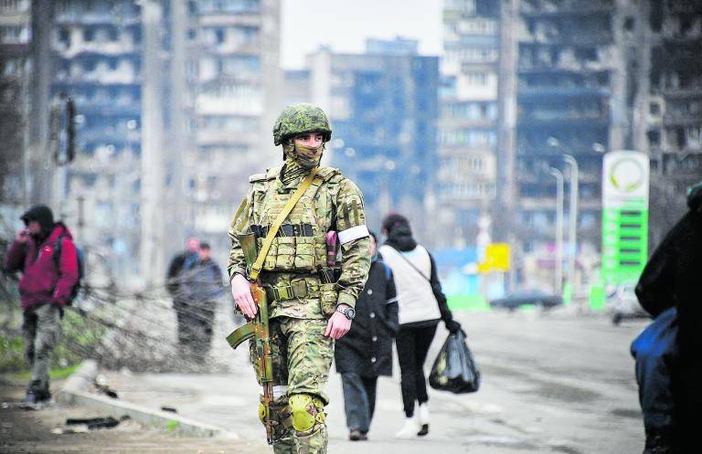 De acuerdo con el embajador de Colombia en Reino Unido, hay 200 colombianos en combate en Ucrania. FOTO: AFP