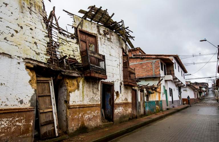 El panorama es desolador. Hay fachadas que no aguantaron más. Foto: Julio César Herrera. 