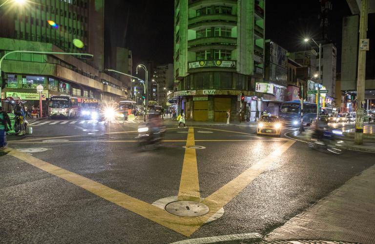 El Parque Berrío llevaba décadas sin ser intervenido. Esta es una zona de alta afluencia de habitantes calle y problemas de espacio público. FOTO: Juan Antonio Sánchez