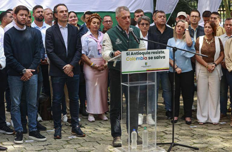 Imagen de referencia de la cumbre en la que participaron el gobernador de Antioquia Andrés Julián Rendón, el alcalde de Medellín Federico Gutiérrez, y otros 71 mandatarios del departamento. FOTO Manuel Saldarriaga.