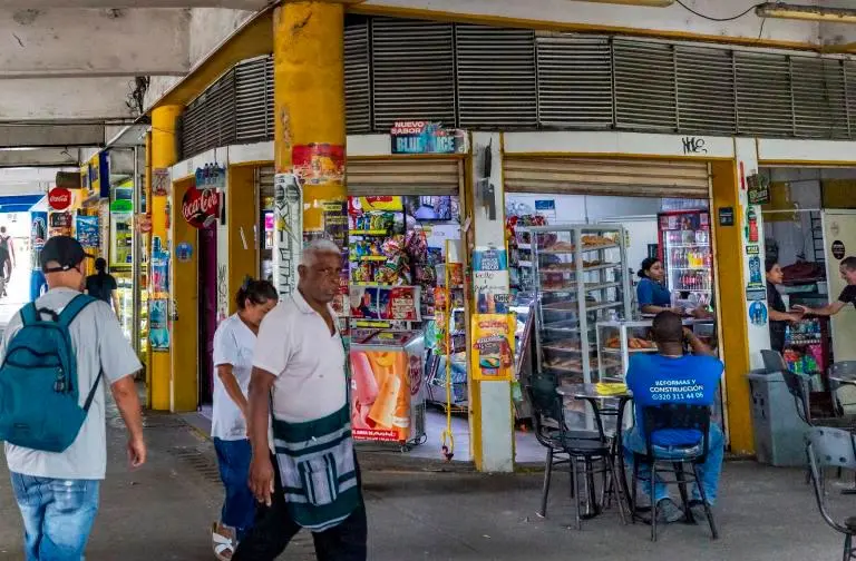 El comercio colombiano muestra señales de desaceleración en el arranque de 2026. FOTO: CAMILO SUÁREZ