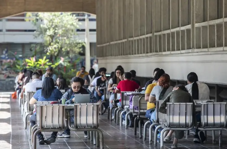 La universidad también mantendrá beneficios para poblaciones especiales. Aspirantes de comunidades afrocolombianas e indígenas contarán con dos cupos especiales por programa para cada grupo. Foto: Andrés Camilo Suárez Echeverry