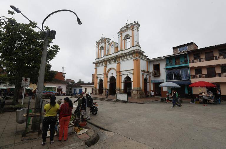 Las disidencias están utilizando a los más pequeños para que informen sobre los movimientos de la Fuerza Pública en Anorí. FOTO: Manuel Saldarriaga
