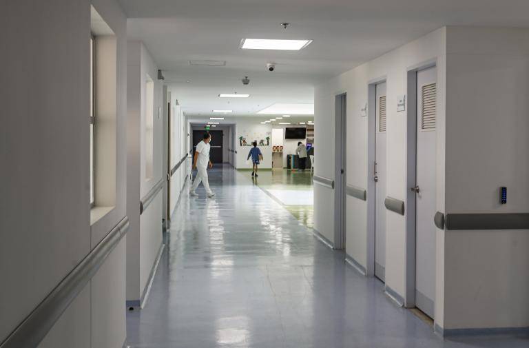 Los hospitales en Antioquia reportaron que la falta de recursos ha limitado la atención oportuna de pacientes y ha provocado retrasos en el pago a proveedores y personal asistencial. FOTO: Manuel Saldarriaga
