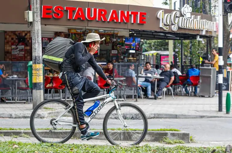 Domino´s requiere de personal que se desempeñe como domiciliario o repartidor en Medellín, Cali y Madrid, Cundinamarca. FOTO: EL COLOMBIANO