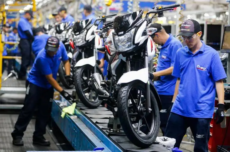 Las motocicletas de bajo cilindraje concentraron la mayor parte de las ventas en 2025, reflejando su papel clave en la movilidad diaria y el trabajo. FOTO: JULIO CÉSAR HERRERA