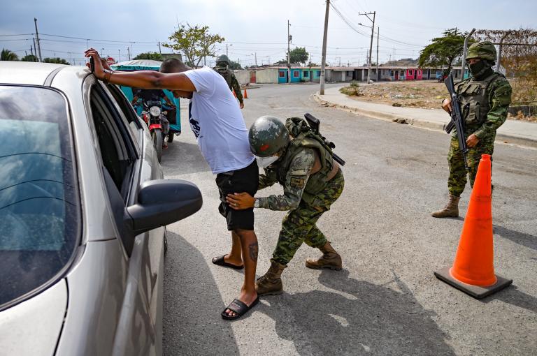 <span class="mln_uppercase_mln">Operativos</span><b><span class="mln_uppercase_mln"> en Guayaquil, Ecuador, en medio de los barrios tomados por las pandillas. AFP</span></b>
