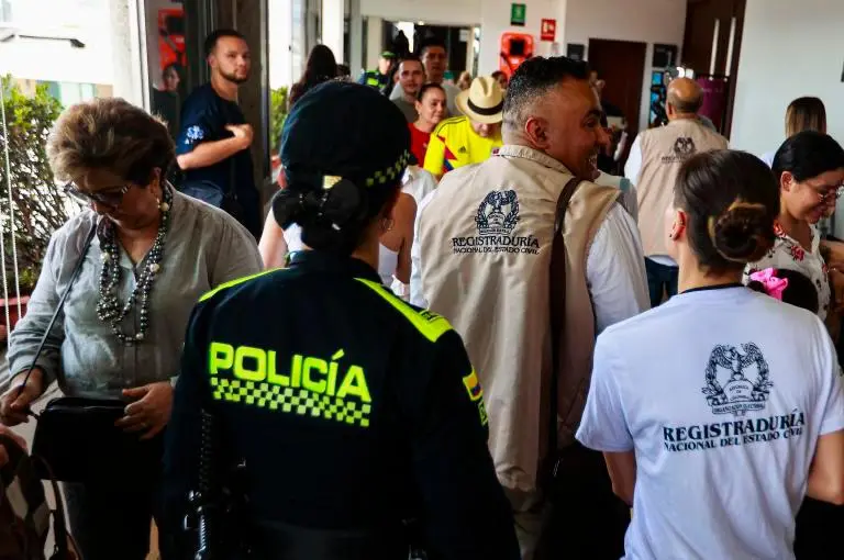 Desde este jueves los funcionarios de la Registraduría, acompañados de la Fuerza Pública, comenzarán el suministro de material electoral a los sitios más lejanos. FOTO: MANUEL SALDARRIAGA