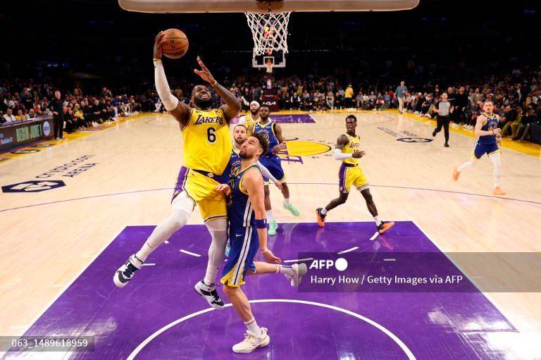 LeBron James fue la gran estrella de los Lakers durante los partidos de las semifinales de la conferencia oeste. FOTO: AFP 
