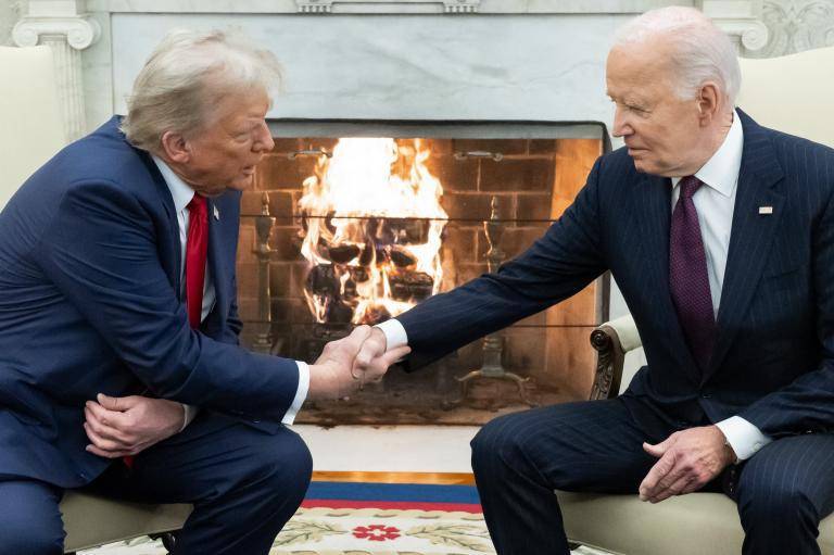 <span class="mln_uppercase_mln"> Joe</span><b><span class="mln_uppercase_mln"> Biden con Donald Trump tras las elecciones presidenciales de 2024. FOTO: AFP</span></b>