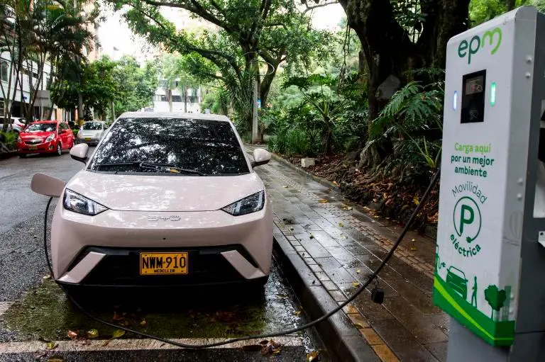 Propietarios de vehículos eléctricos muestran alta fidelidad: la mayoría volvería a elegir un vehículo eléctrico. FOTO: JULIO CÉSAR HERRERA