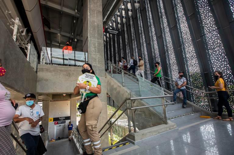 La operación Marcha Blanca empezó a regir entre este lunes 26 de abril y todo mayo, consiste en habilitar una estación para que los ciudadanos ingresen y se apropien de él. Foto : Camilo Suárez.
