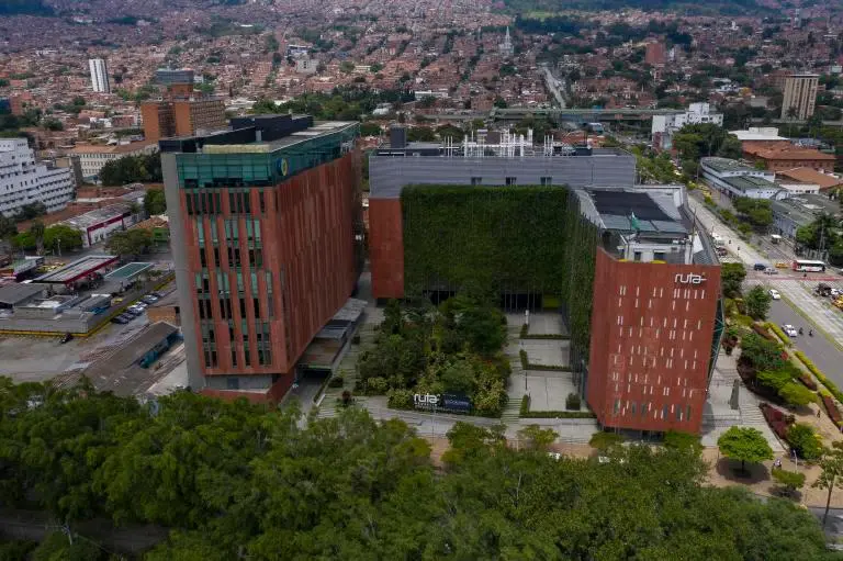 Las personas que finalicen los cursos recibirán insignias digitales de Google, un valor agregado para su perfil profesional y laboral. FOTO: MANUEL SALDARRIAGA