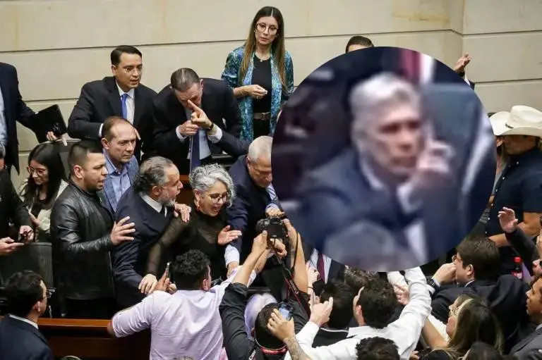 La derrota del Gobierno fue atribuida a que dos congresistas del Pacto Histórico, Martha Peralta y Richard Fuelantala, quienes no estuvieron en el momento de la votación. FOTO: Colprensa y captura de pantalla