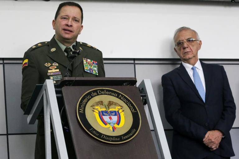 <span class="mln_uppercase_mln"> El</span><b><span class="mln_uppercase_mln"> exministro de Defensa, Iván Velásquez, junto al exdirector general de la Policía Nacional, General Carlos Fernando Triana Beltrán. FOTO: COLPRENSA</span></b>