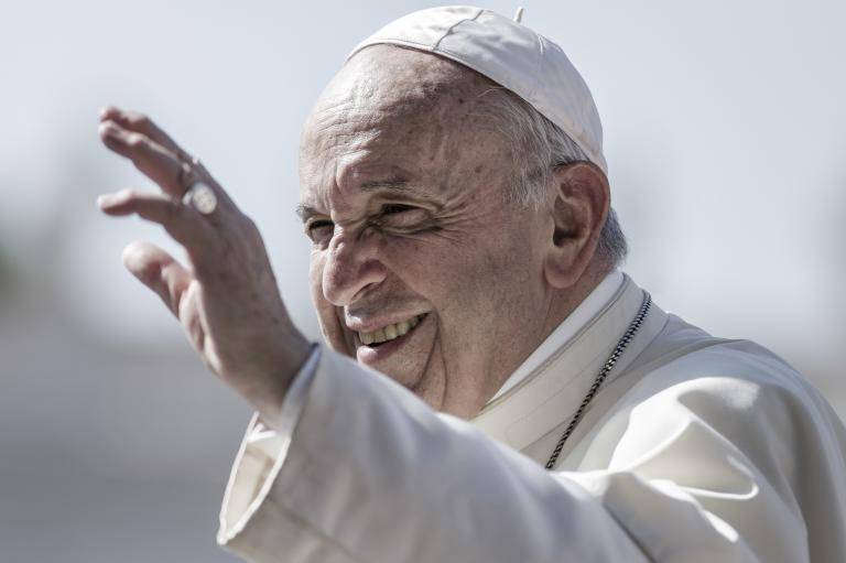 El papa Francisco muestra avances en su recuperación, aunque aún sigue bajo tratamiento y sin una fecha prevista de alta del hospital en Roma. FOTO: Getty