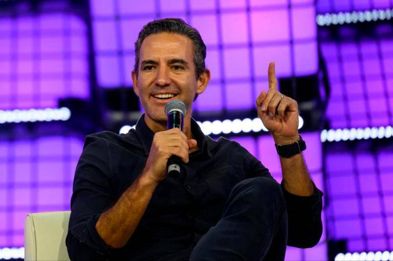 El CEO de Nu, David Vélez, destacó la tecnología y la competencia como herramientas para ampliar el acceso al crédito formal. FOTO AFP
