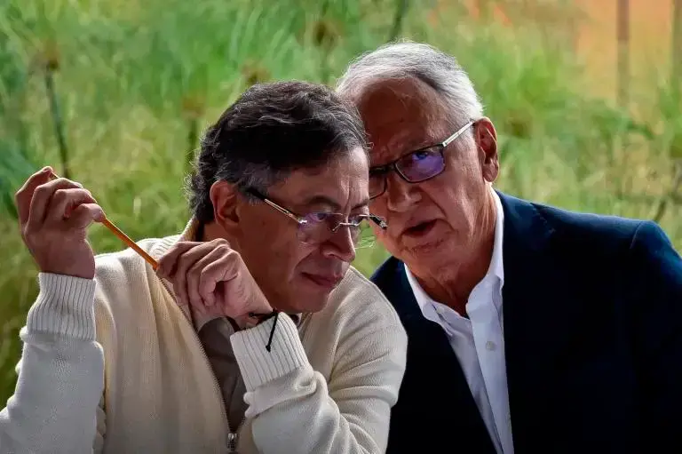 El presidente de la República, Gustavo Petro, y el ministro de Salud, Guillermo Jaramillo. FOTO COLPRENSA