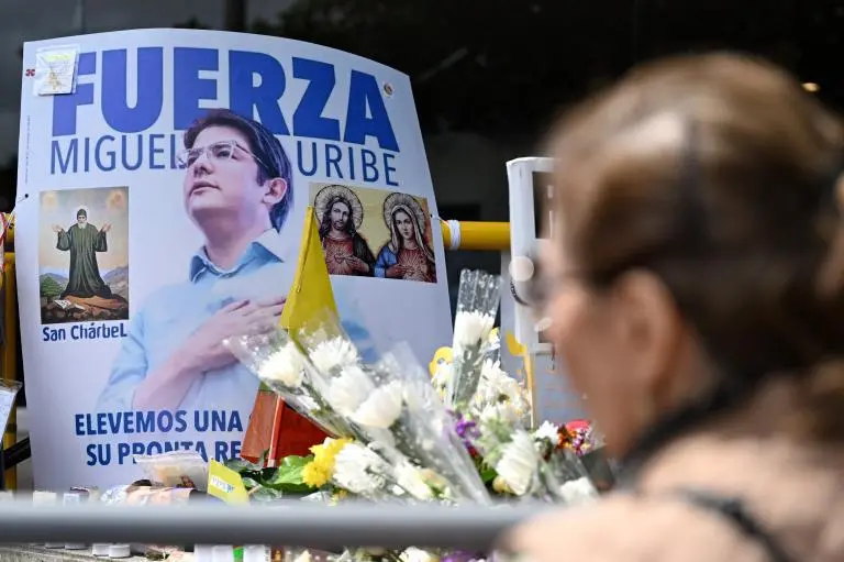 La Fiscalía identificó a otro menor de edad implicado en el atentado contra el senador Miguel Uribe. FOTO: AFP