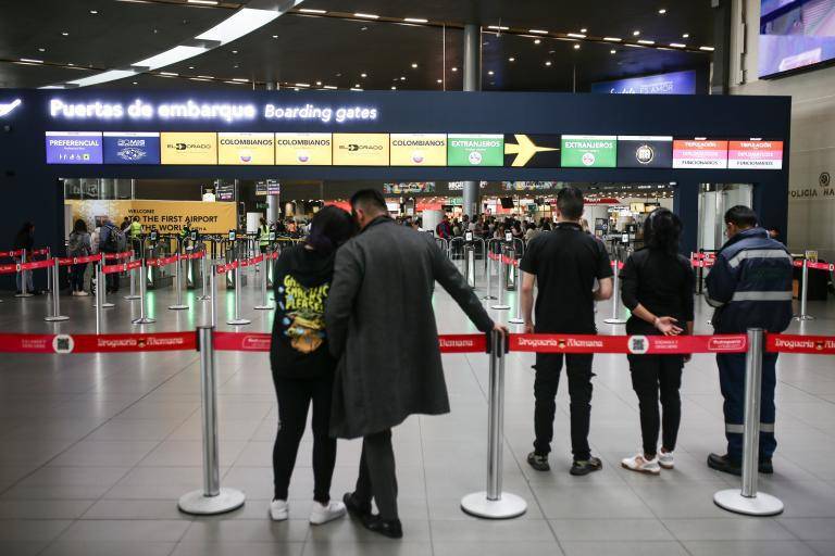 Migración en el aeropuerto internacional El Dorado de Bogotá. FOTO: Colprensa