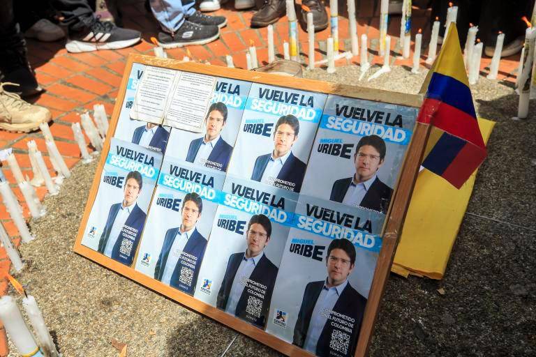 El atentado contra Miguel Uribe ha suscitado marchas y múltiples expresiones de rechazo y solidaridad. FOTO: CAMILO SUÁREZ