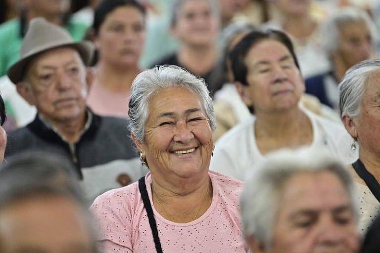 Del total de beneficiarios con giro programado para este primer ciclo del 2025, 491.577 tienen más de 80 años, por lo que recibirán pago diferenciado de 225.000 pesos. FOTO: DPS