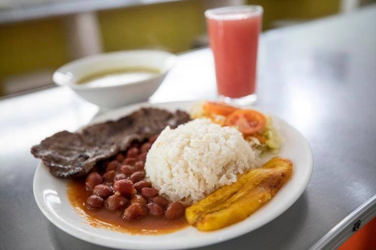 ¡Muy caro! El corrientazo ya se acerca a los $20.000 y restaurantes sienten el golpe en sus ventas
