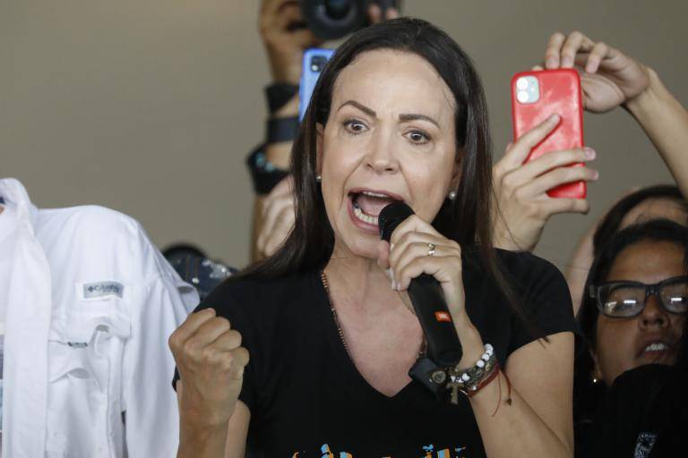 La nobel de Paz María Corina Machado, advirtió sobre el riesgo inminente para presos políticos detenidos en cárcel de El Rodeo, en Venezuela. FOTO: Anadolu via Getty 