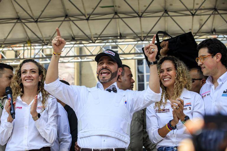 Abelardo De la Espriella, quien obtuvo una de sus mayores votaciones en Antioquia, ha nombrado a varios paisas en su gabinete. Entre ellos está Juliana Gutiérrez (a la izquierda), hermana del alcalde Federico Gutiérrez, designada como ministra del Deporte. Foto: Andrés Camilo Suárez Echeverry.