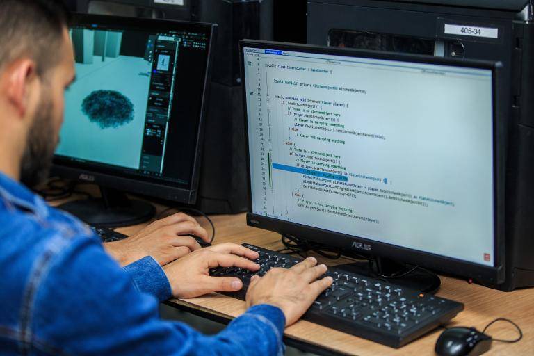 La industria de software y TI aporta cerca de $48 billones a la economía colombiana y continúa expandiéndose impulsada por la inteligencia artificial. FOTO: 