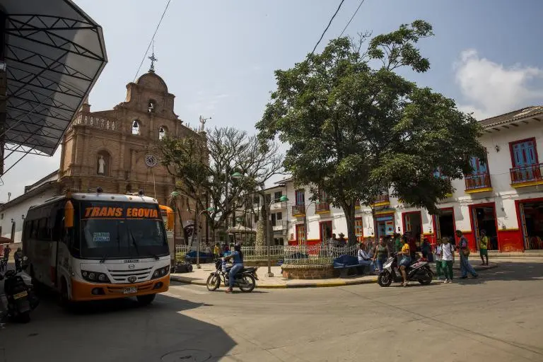 Parque, iglesia y algunas de las calles principales del municipio de Remedios. FOTO Esteban Vanegas Londoño.