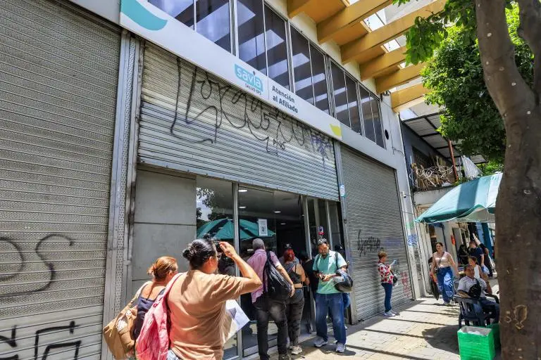 Fotografía de fachada de la EPS Savia Salud en el centro de Medellín. FOTO Camilo Suárez. 