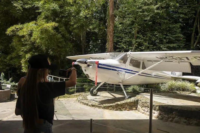 El inmueble, que fue demolido en 2023, albergada hasta avionetas usadas por el capo Pablo Escobar Gaviria. Foto: Carlos Alberto Velásquez
