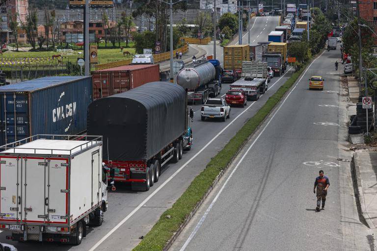 El gremio de transportadores de carga advirtió que la situación se volvió insostenible por lo que no descartan salir a las calles para un nuevo paro nacional. FOTO: Manuel Saldarriaga Quintero.