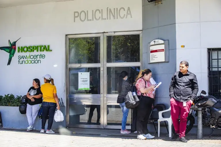 El servicio de urgencia del Hospital Vicente Fundación alcanzó este jueves una sobreocupación del 180%. FOTO: Esneyder Gutiérrez Cardona. Archivo El Colombiano
