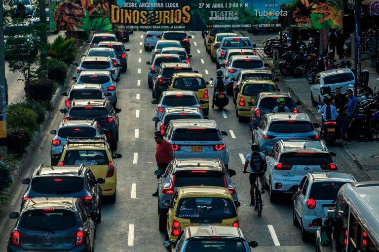 El pico y placa busca disminuir las congestiones en las vías y, de paso, mejorar la calidad del aire. FOTO: Camilo Suárez