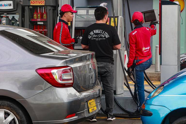 El mensaje del Gobierno es claro: la reducción de $500 es obligatoria y debe cumplirse en todas las estaciones del país. FOTO: MANUEL SALDARRIGA