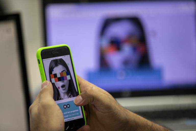 Detectar imágenes y videos generados con inteligencia artificial se ha vuelto un reto en medio de la viralización de la desinformación. Foto: Andrés Camilo Suárez Echeverry