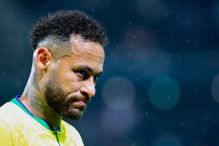 Neymar, de 30 años de edad, viene de jugar con Brasil el Mundial de Qatar. FOTO AFP