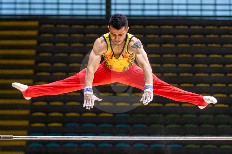 El gimnasta antioqueño Andrés Felipe Martínez es el abanderado de Colombia para los Juegos Centroamericanos y del Caribe en El Salvador. FOTO CARLOS VELÁSQUEZ