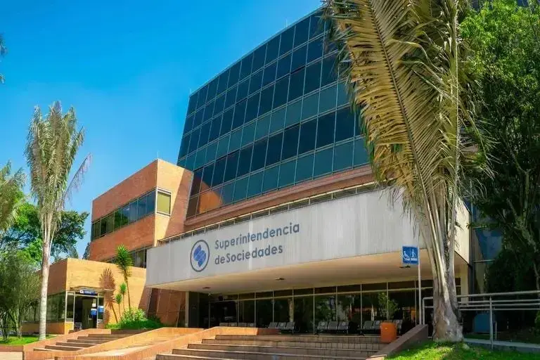 La presencia de grupos empresariales extranjeros en Colombia continúa expandiéndose y consolidando nuevas dinámicas de inversión y control corporativo, según Supersociedades. FOTO: Cortesía Súper.