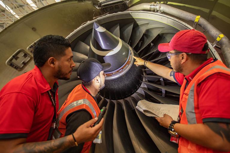 La “clínica” de los aviones y 800 empresas: el millonario ecosistema que despega alrededor del aeropuerto de Rionegro