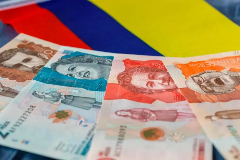 La moneda colombiana registró una de las mayores valorizaciones entre los mercados emergentes tras los resultados de la primera vuelta presidencial. FOTO: GETTY