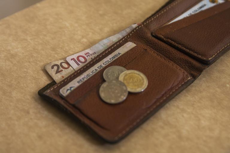 Si no se logra un acuerdo entre empresarios y centrales obreras, el 30 de diciembre será la fecha límite para expedir el salario mínimo por decreto. Foto: Carlos Alberto Velásquez