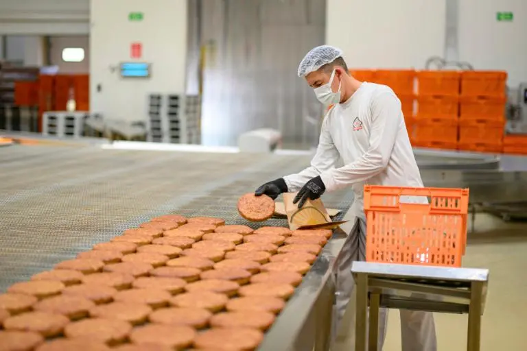 Aunque algunos de los ingredientes originales ya no están disponibles, los científicos se esforzaron por conservar la naturaleza del alimento. Foto: Getty.