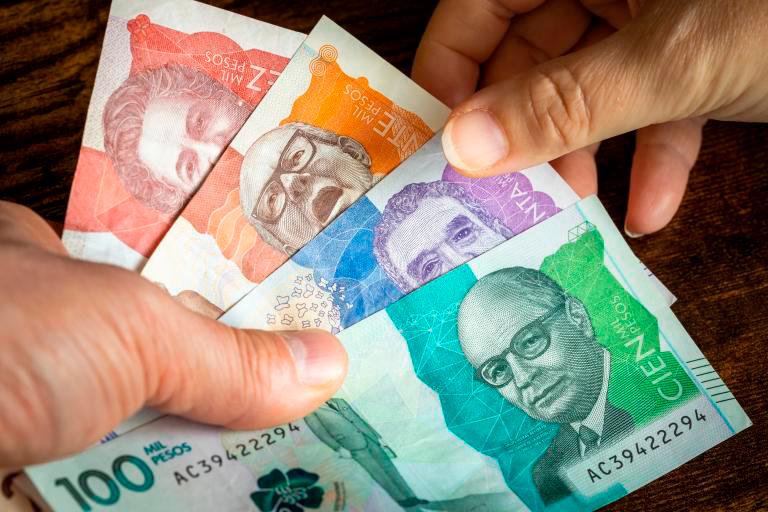 Analistas coinciden en que la apreciación del peso respondió a una mayor oferta de dólares y a un contexto internacional menos favorable para la moneda estadounidense. FOTO: Colprensa