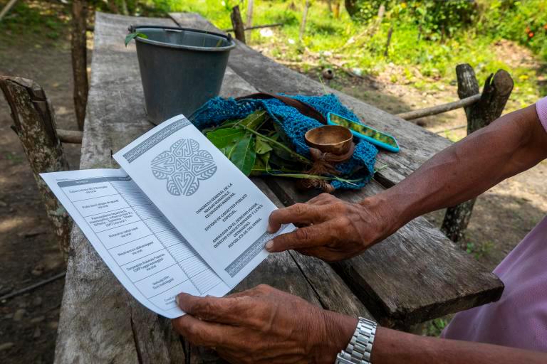 La comunidad indígena también creó un carné para llevar registro de las dosis. FOTO Camilo Suárez